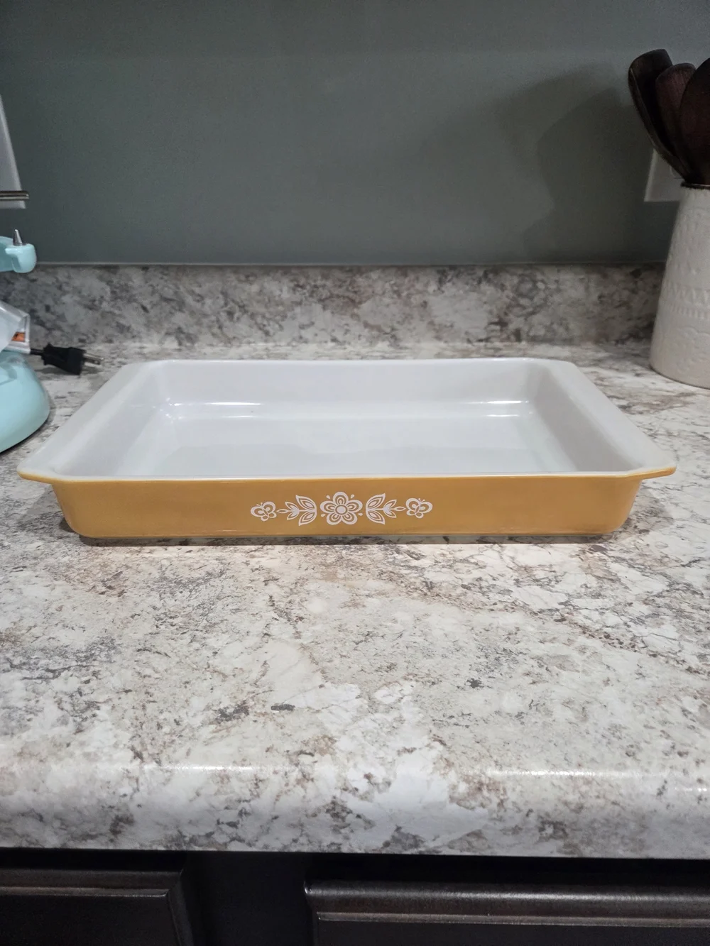 Pyrex durable yellow